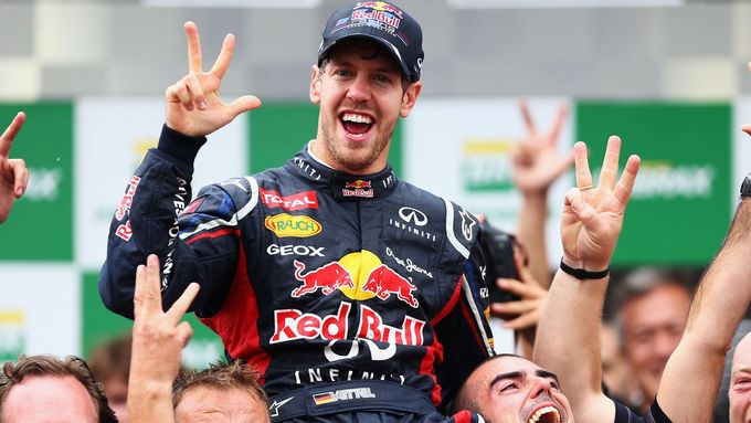 Bude na konci této sezony ukazovat Sebastian Vettel na prstech už čtyři tituly? Jeho rivalové věří, že ne.