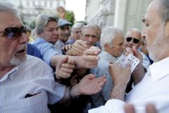 Řecký důchodce z LIAZu: Spořit už nelze, nad poměry nežijeme