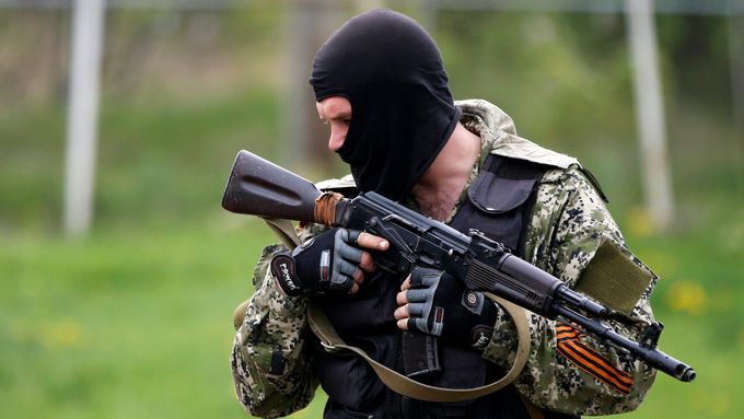 Proruský separatista u Kramatorsku.