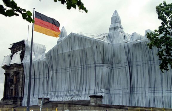 V roce 1995 Christo obalil budovu Říšského sněmu v Berlíně