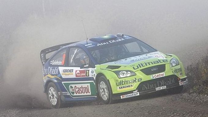 Marcus Grönholm s Fordem Focus WRC na trati Japonské rallye. V úvodní etapě skončila jeho pouť po havárii už ve čtvrté RZ.