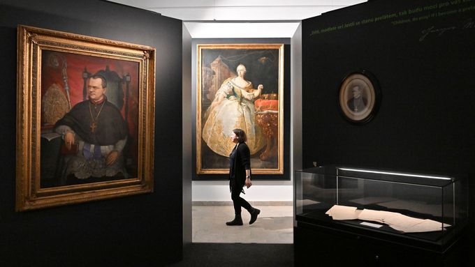 Obrazem: Mendelův život přibližují v muzeu cennosti, nábytek i propálený ubrus
