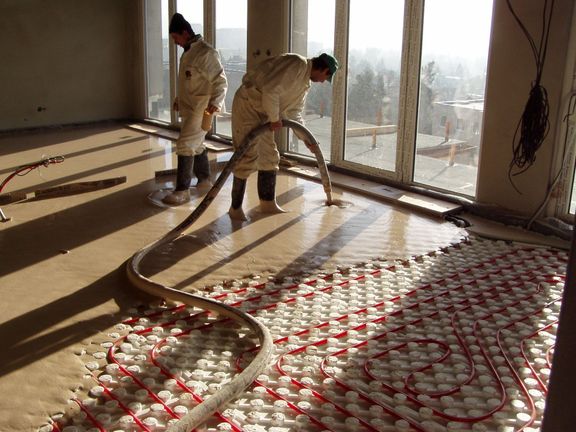 Perfektně rovnou podlahu za jediný den vytvoříte z litého potěru ANHYMENT