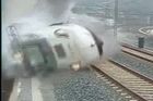 Video: Tragickou nehodu vlaku natočila kamera