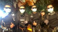 Thajští potápěči, kteří zachránili chlapce z jeskyně