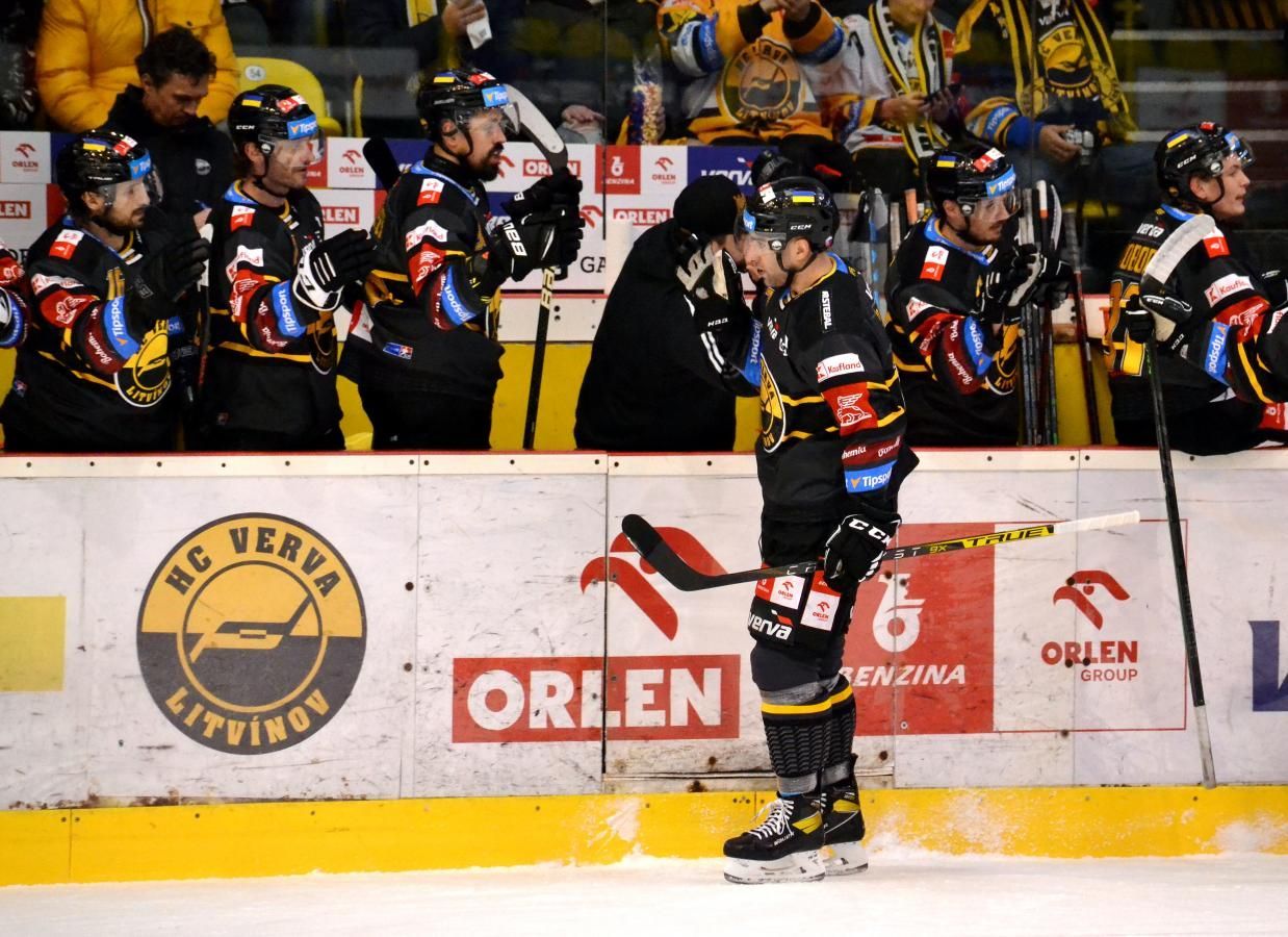 Radost hokejistů Litvínova v zápase extraligy