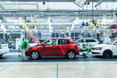 Autoprůmysl dojel v Česku na vrchol. Bojí se protekcionismu a připravuje se na nové technologie