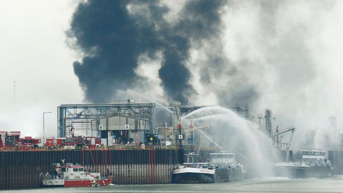 Výbuch a požár v chemičce společnosti BASF v německém Ludwigshafenu.