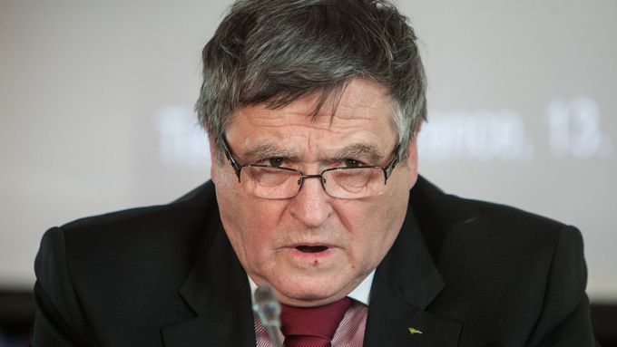 "Ponechám si obojí!" Hejtman Kraje Vysočina Jiří Běhounek (ČSSD) ve volbách obhájil poslanecký mandát. A znovu odmítl na jednu z funkcí rezignovat.
