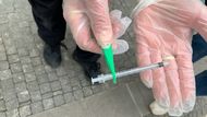 injekční stříkačka nalezena v ulici Prahy