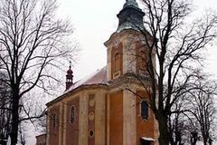 Věž kostela ve Starých Křečanech se může kdykoli zřítit