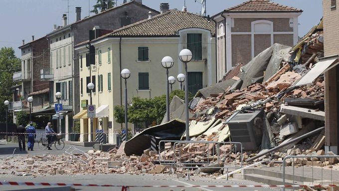 Cavezzo u Modeny po zemětřesení 29. května.
