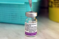 Vakcína může u dětí vyvolat horečku, hlásí úřady