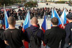 Soud povolil pochod neonacistů židovským městem
