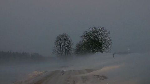 Silnice se ztrácí ve sněhu. Čtenář natočil nebezpečnou jízdu u Chotěboře
