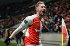 Jan Kuchta slaví gól v zápase EL Slavia - Feyenoord