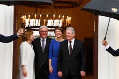 Steinmeier se stal novým německým prezidentem, Gauck mu předal funkci