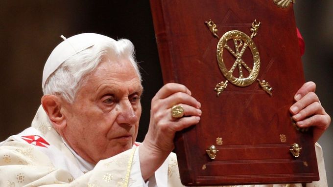 Byl zrazen. Benedikta XVI. podvedl nejbližší spolupracovník.