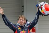 V první řadě jej doplní stájový kolega z Red Bullu Mark Webber, který byl o 151 tisícin sekundy pomalější než vítěz.
