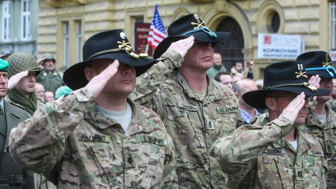 FOTO Americká vojska opět v Plzni. A opět vřele přivítána
