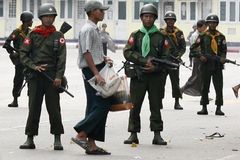 Nová ústava pro Barmu? Pořád stejná písnička