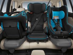 Autokluby zkoumaly i možnost instalace tří dětských autosedaček do druhé řady vozů.