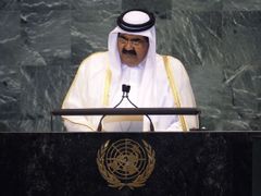 Katarský emír Hamád Chalífa Sání při projevu ve Valném shromáždění OSN.