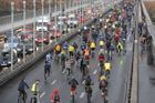 Pět tisíc cyklistů na chvíli vzalo pražské ulice autům