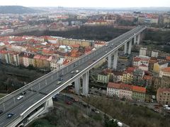 465 metrů dlouhý a 26 metrů široký Nuselský most je dnes důležitou dopravní tepnou hlavního města Prahy. Provoz na něm byl zahájen 22. února 1973, ale pro dálkovou dopravu získal význam až o rok později.