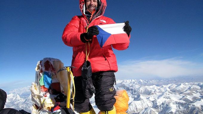 Bývalý pražský primátor Pavel Bém na vrcholu Mount Everestu.