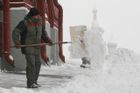 <strong>Rusko</strong> mrzne. Trubky s teplem jsou staré i 60 let a praskají, Kreml radši krmí válku