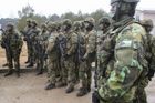 Česká jednotka o téměř 120 mužích cvičí už od začátku roku v Litvě obranu proti nepříteli.
