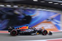 Poslední letošní kvalifikaci formule 1 ovládl suverén Verstappen