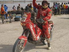 David Pabiška v cíli Rallye Dakar.