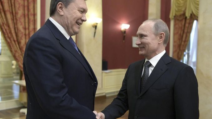 Viktor Janukovyč a Vladimir Putin na snímku ze 7. února 2014.