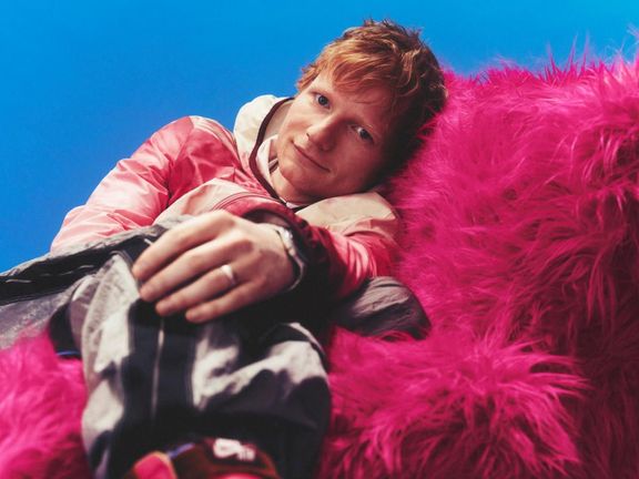 Ed Sheeran vydal své už osmé studiové album Play.