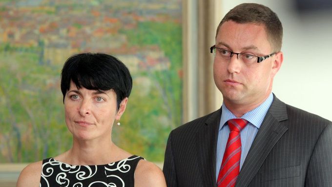 Pavel Zeman a Lenka Bradáčová odtajnili výši svých platů.