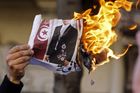 Nepokoje v Tunisku neustávají. Nová vláda se bortí