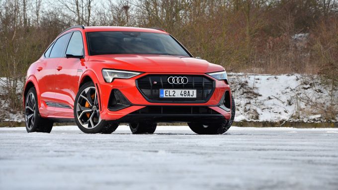 Test Audi e-tron S Sportback: Třímotorový elektrotank bez zrcátek předběhl i Teslu