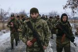 Ozbrojence, kteří tu cvičí, spojuje kromě víry a boje proti současné ukrajinské vládě ještě jedna věc. Pocházejí z Čečenska.