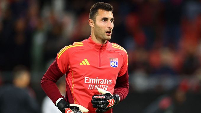 Slovenský brankář Dominik Greif v dresu Lyonu.