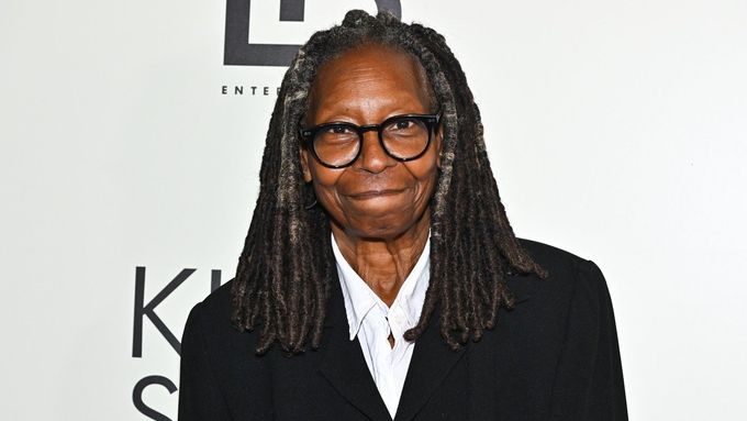 Herečka Whoopi Goldbergová na projekci filmu Polibek pavoučí ženy v New Yorku v říjnu 2025.