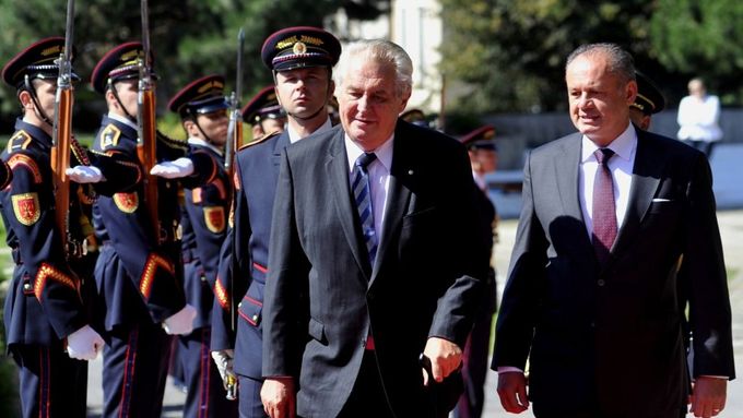 Miloš Zeman a Andrej Kiska při oslavách sedmdesátiletého výročí SNP.