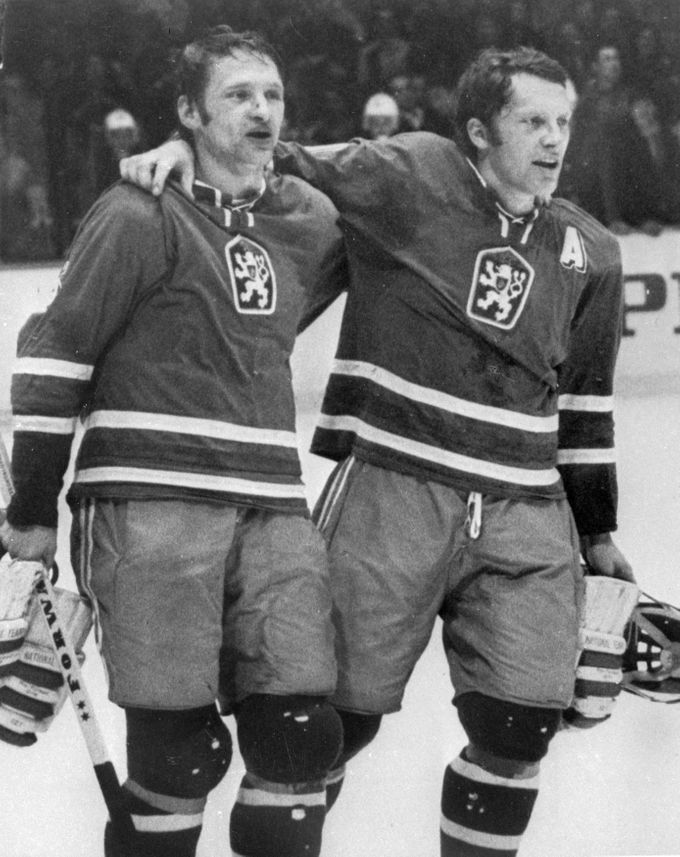 Jaroslav (vlevo) a Jiří Holíkové po vítězném utkání se SSSR