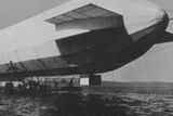 Nebylo to ale jen o autech. V roce 1900 použila první německá vzducholoď LZ 1, zkonstruovaná Ferdinandem von Zeppelinem, balonový materiál Continentalu, kterým byly utěsněné vaky s plynem.