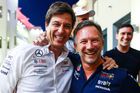 Toto Wolff, šéf týmu F1 Mercedes a Christian Horner, šéf Red Bullu