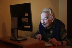 Už téměř každý druhý penzista v Česku pracuje