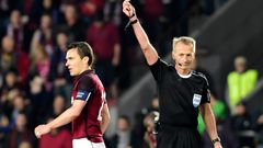 Nejen Lafata má problém. Finanční úřady půjdou po rozhodčích stejně jako po fotbalistech