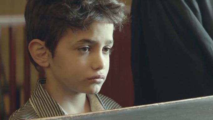Libanonský film Cafarnaúm vypráví o chlapci, který žaluje rodiče za to, že mu dali život.