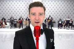 VIDEO: Pompézní Marťani a Timberlake v Bílém domě